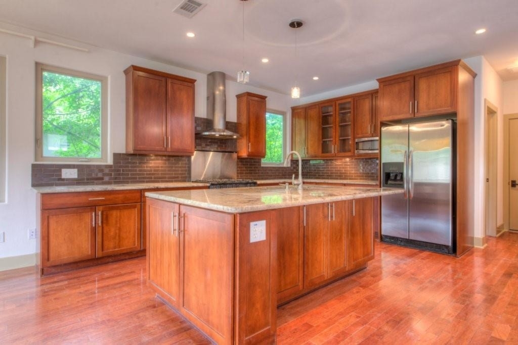 605 Peacock Ln - Photo 4