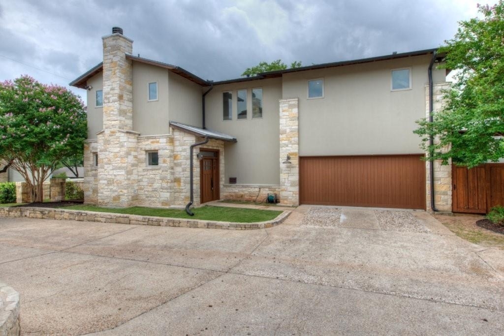 605 Peacock Ln - Photo 2