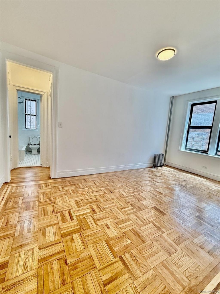 Listing in Bronx 2156 Cruger Ave. - Photo 0