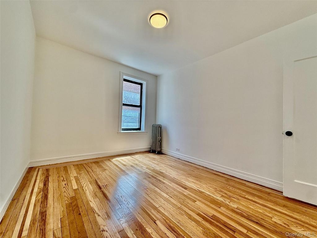 Listing in Bronx 2156 Cruger Ave. - Photo 3