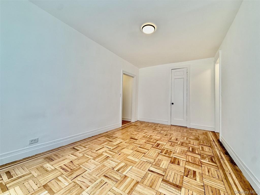 Listing in Bronx 2156 Cruger Ave. - Photo 4