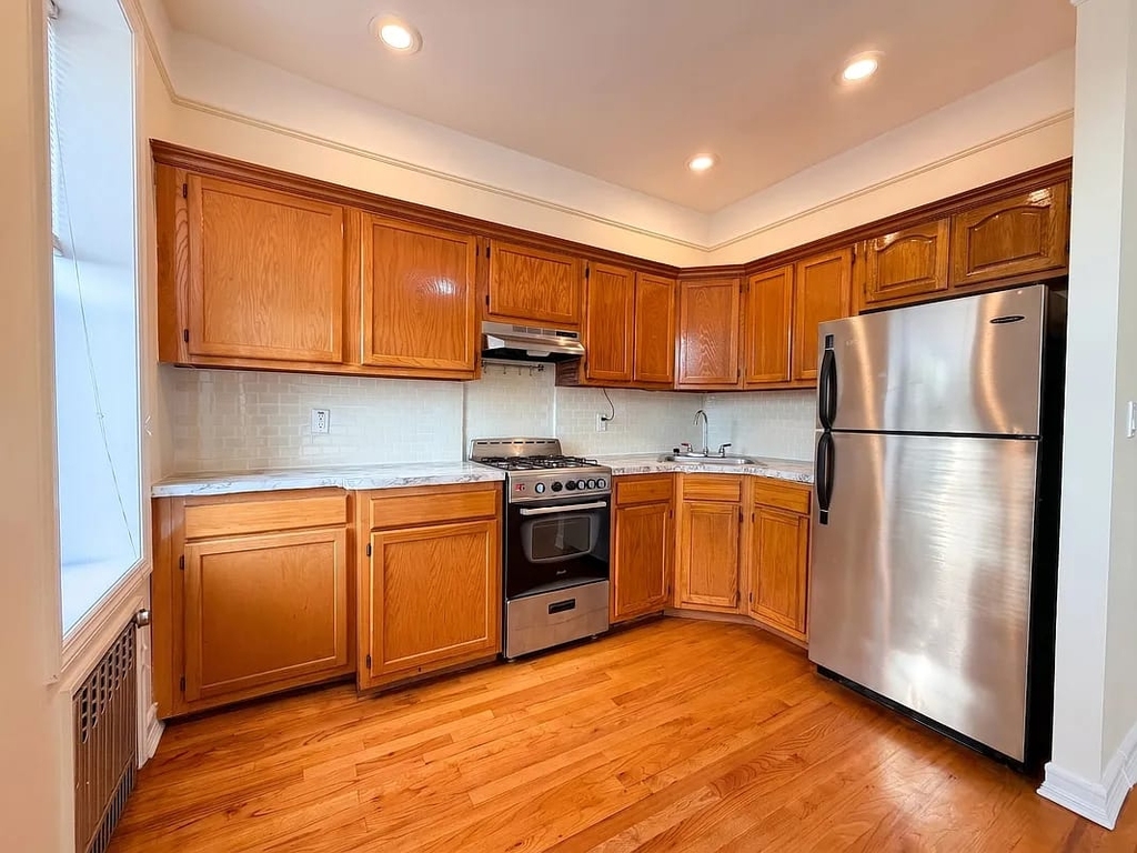 1102 Avenue K - Photo 0