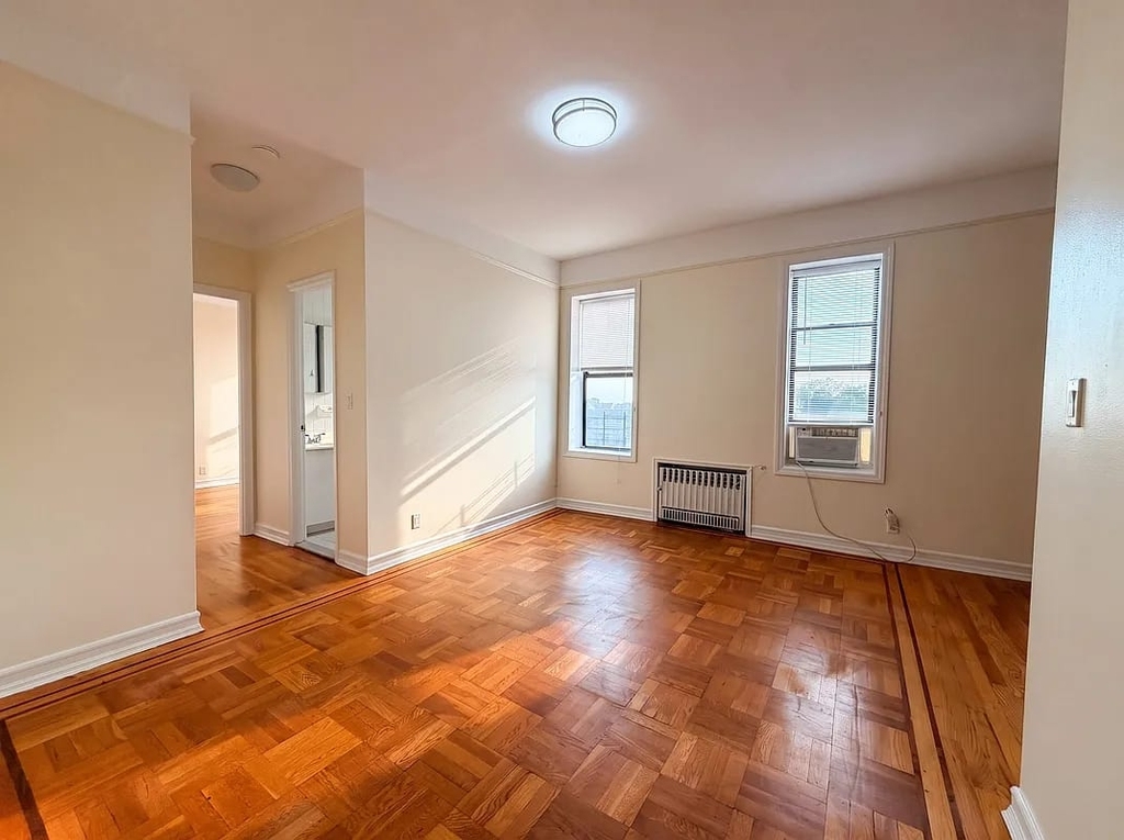 1102 Avenue K - Photo 2