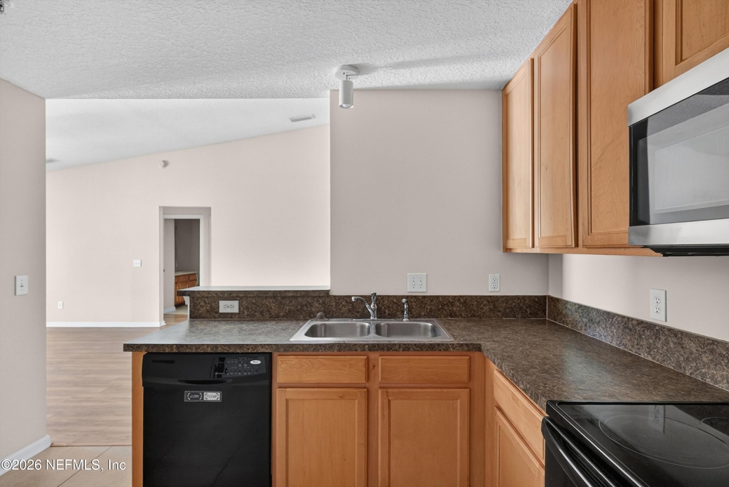 7047 Deer Lodge Circle - Photo 11