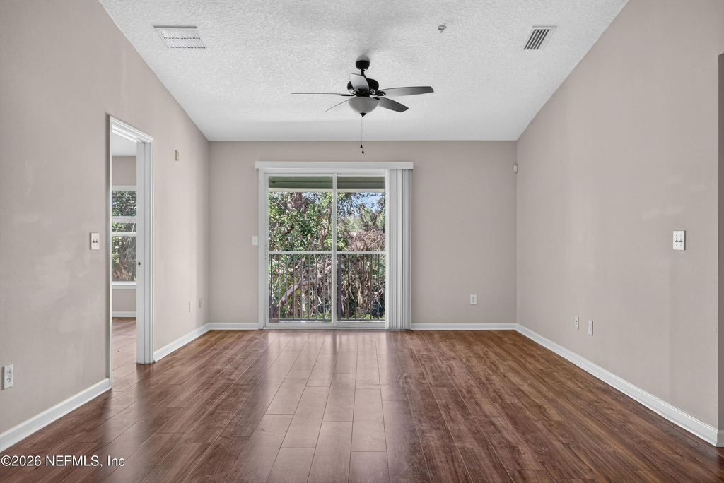 7047 Deer Lodge Circle - Photo 5