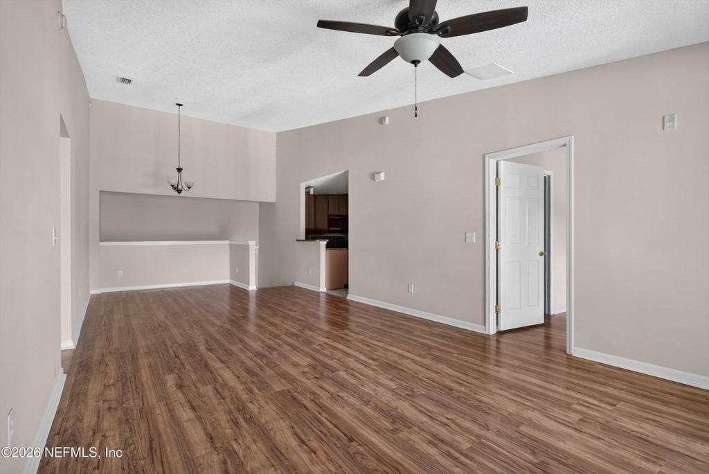 7047 Deer Lodge Circle - Photo 6