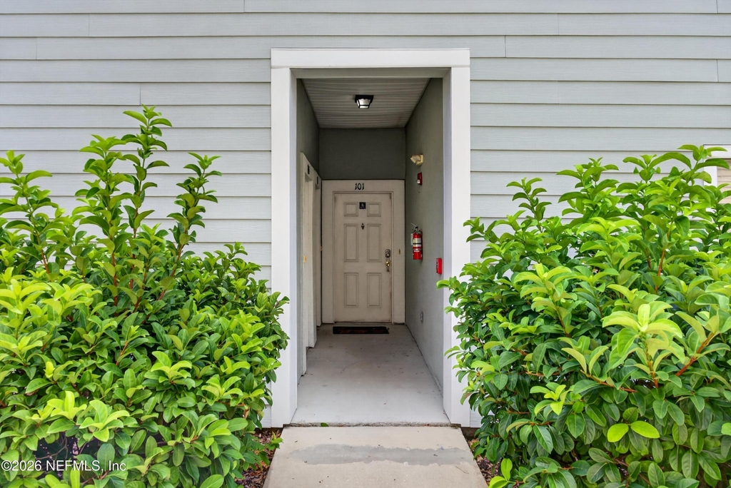 7047 Deer Lodge Circle - Photo 2