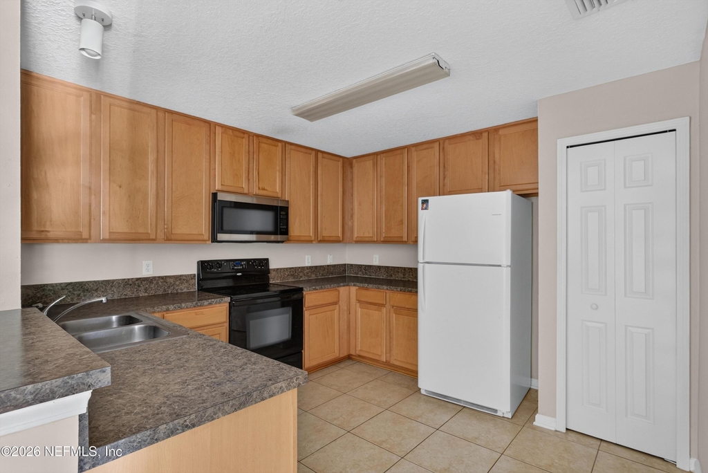 7047 Deer Lodge Circle - Photo 9