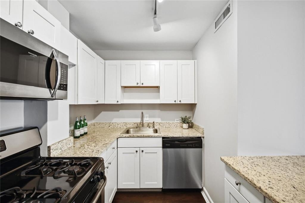 2285 Peachtree Road Ne - Photo 2