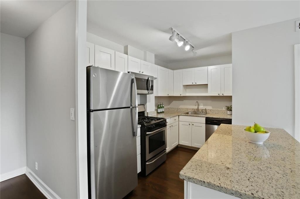 2285 Peachtree Road Ne - Photo 3