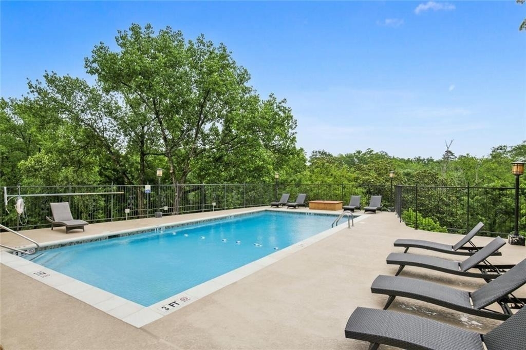 2285 Peachtree Road Ne - Photo 13