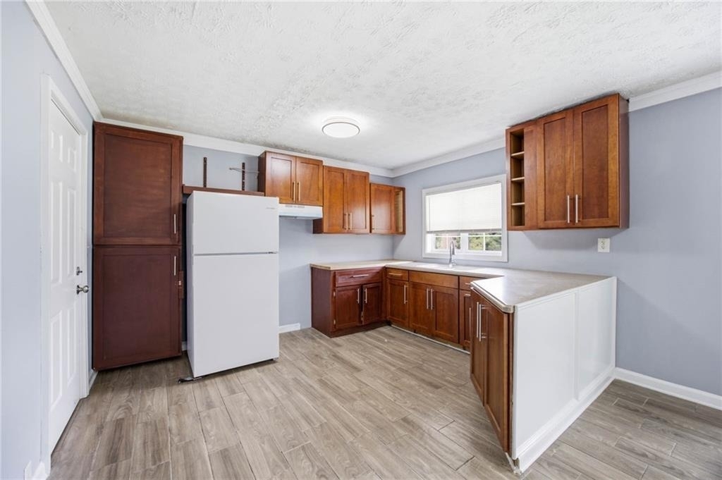 421 E Crogan Street - Photo 4