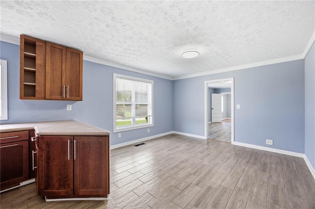 421 E Crogan Street - Photo 5