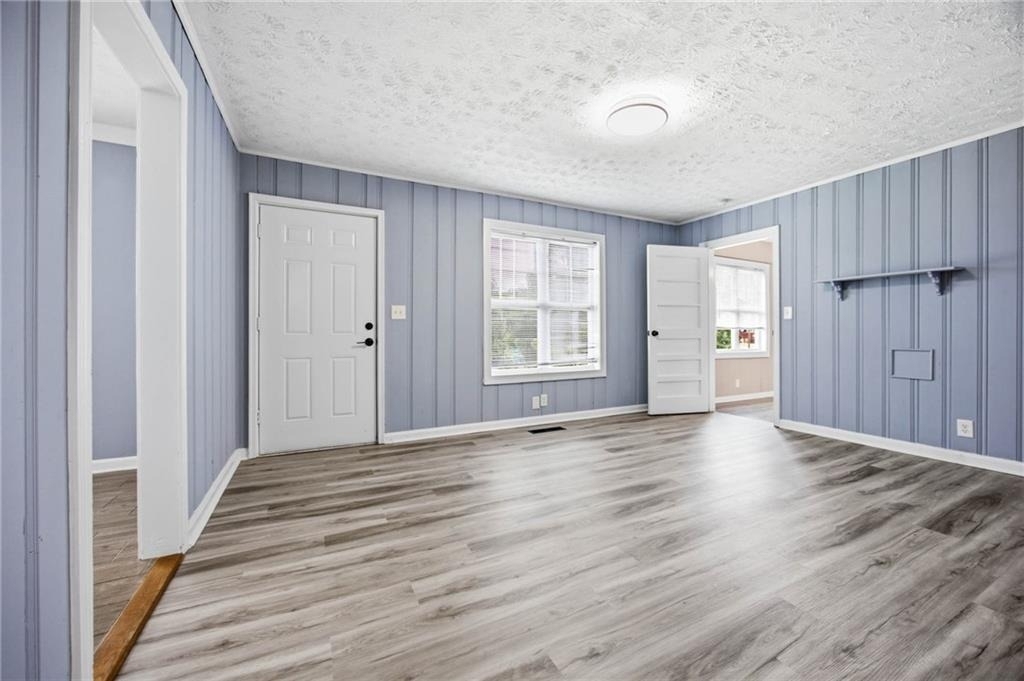 421 E Crogan Street - Photo 2