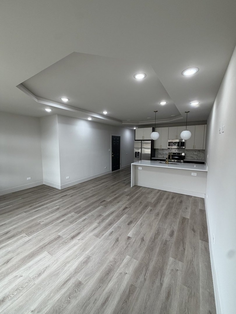 6603 S Langley Avenue - Photo 1