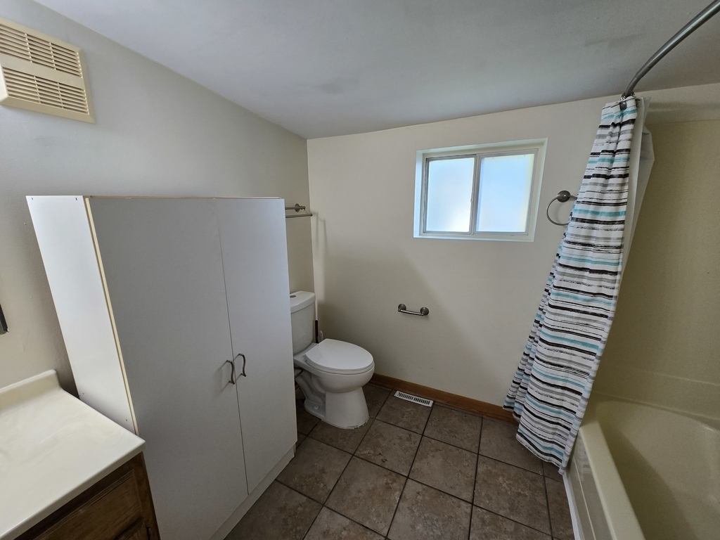 3902 W Claire Boulevard - Photo 9