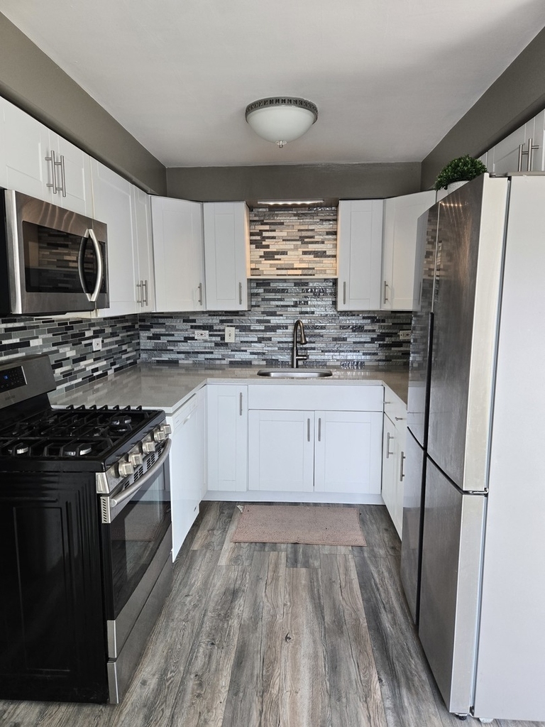 8758 W Berwyn Avenue - Photo 5