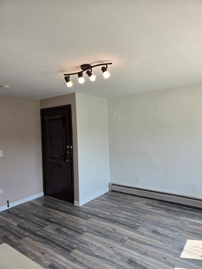 8758 W Berwyn Avenue - Photo 4