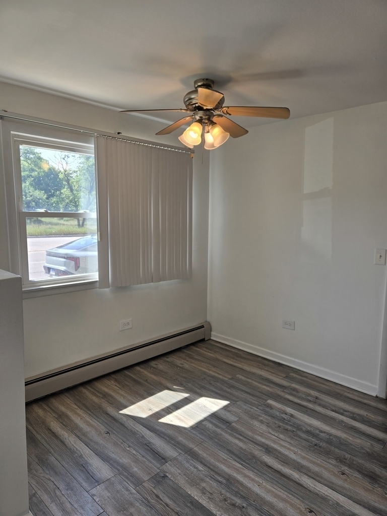 8758 W Berwyn Avenue - Photo 8