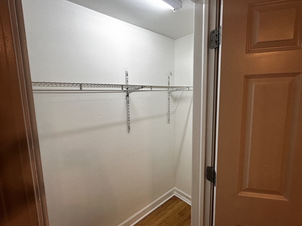 414 W Walnut Street - Photo 8