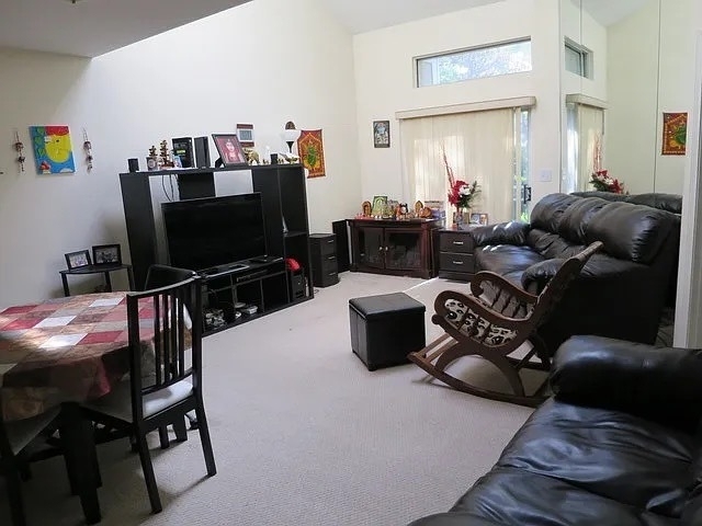 1042 Courtland Drive - Photo 2