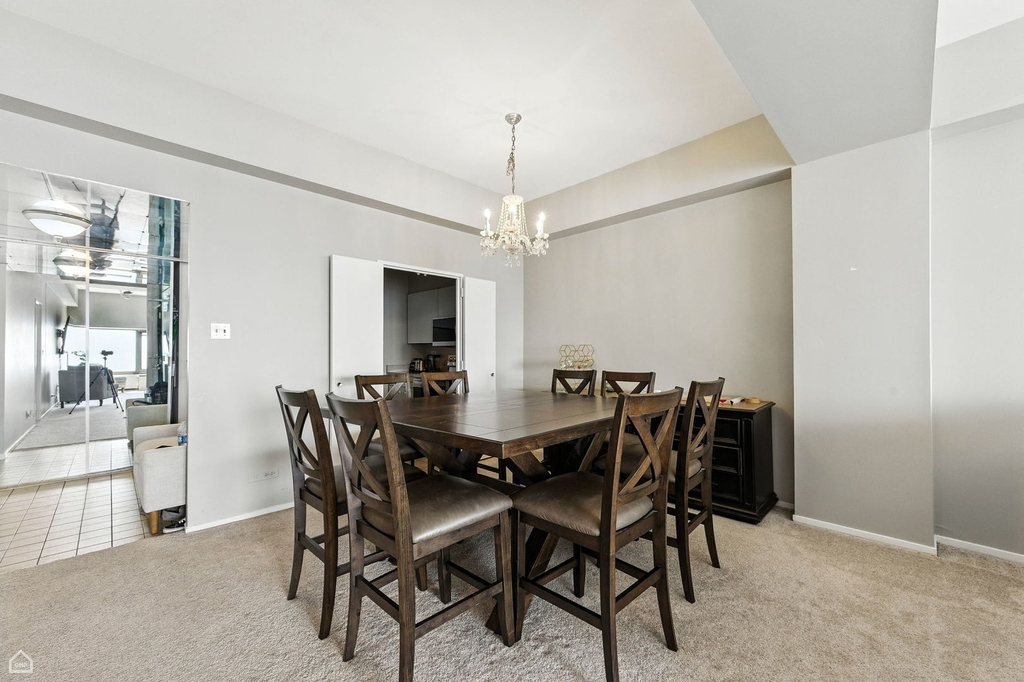 175 E Delaware Place - Photo 3