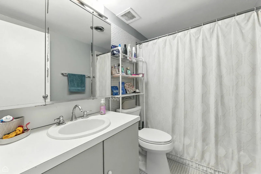 175 E Delaware Place - Photo 9