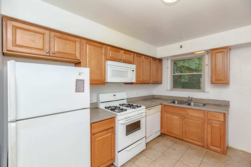 2007 W Touhy Avenue - Photo 4