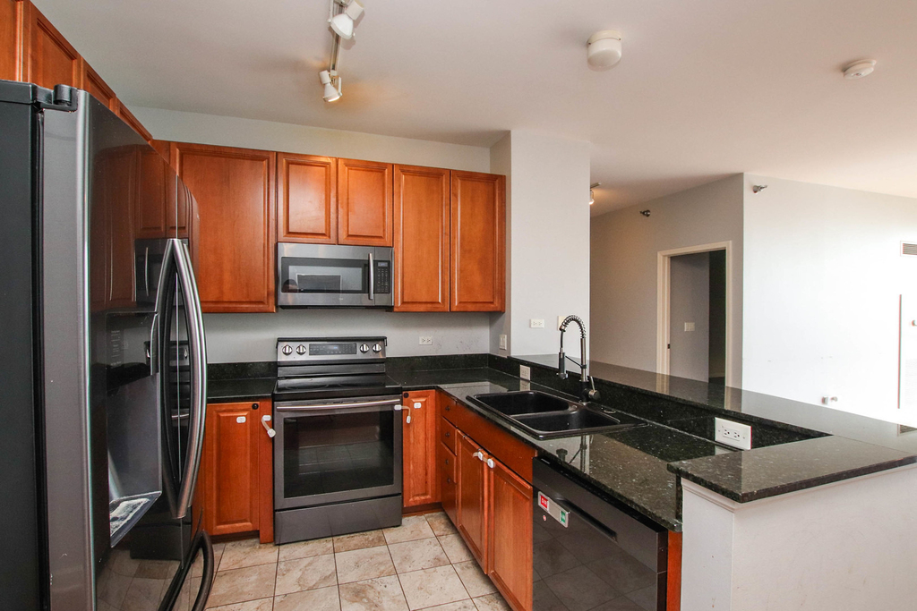 1841 S Calumet Avenue - Photo 3
