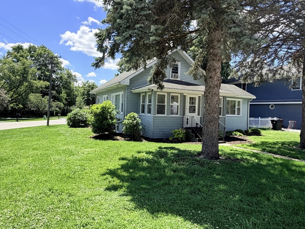 11105 Denny Avenue - Photo 0