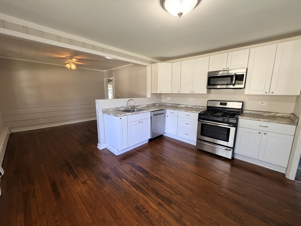 11105 Denny Avenue - Photo 10
