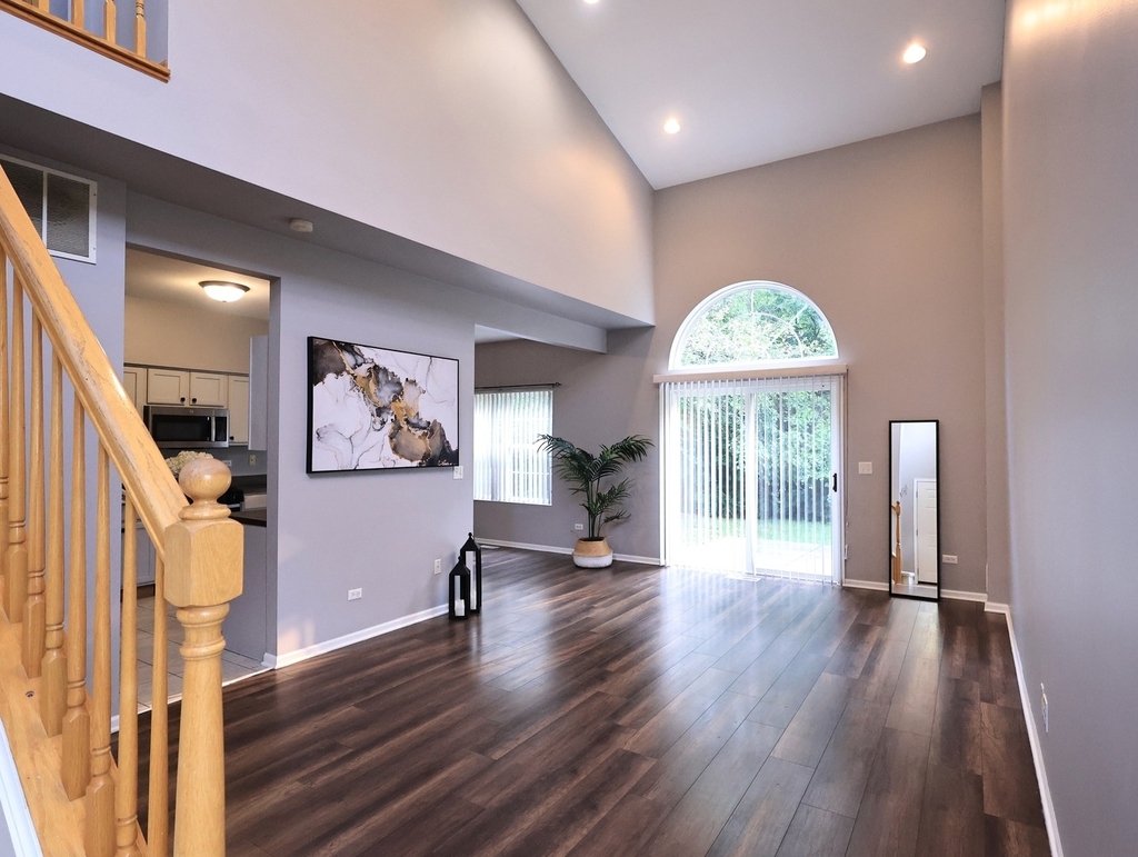 2607 Oak Tree Lane - Photo 2