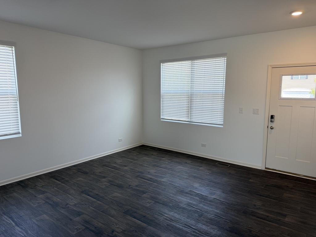 345 Hemlock Lane - Photo 1