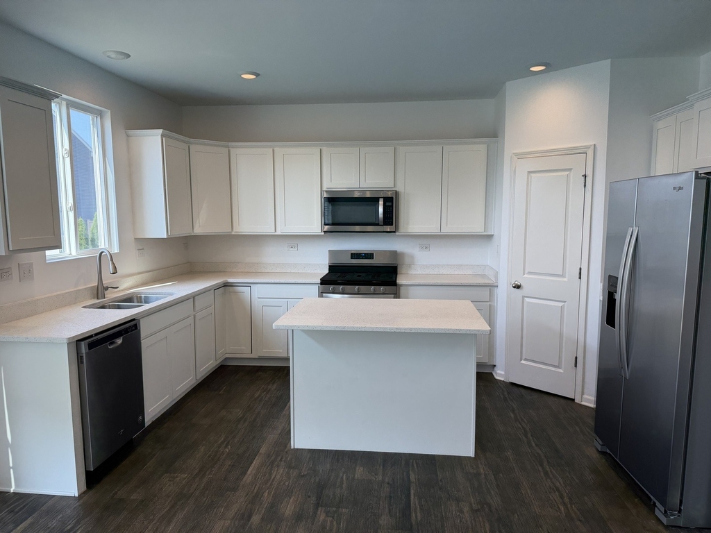 345 Hemlock Lane - Photo 2