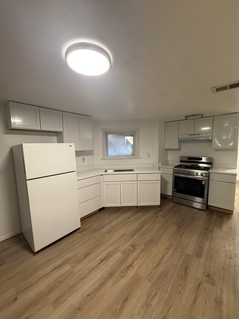 6429 N Claremont Avenue - Photo 1