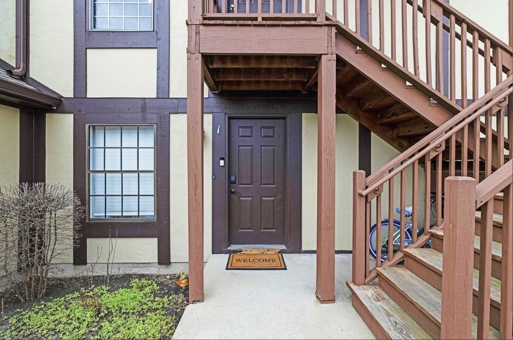 379 Sandhurst Circle - Photo 1