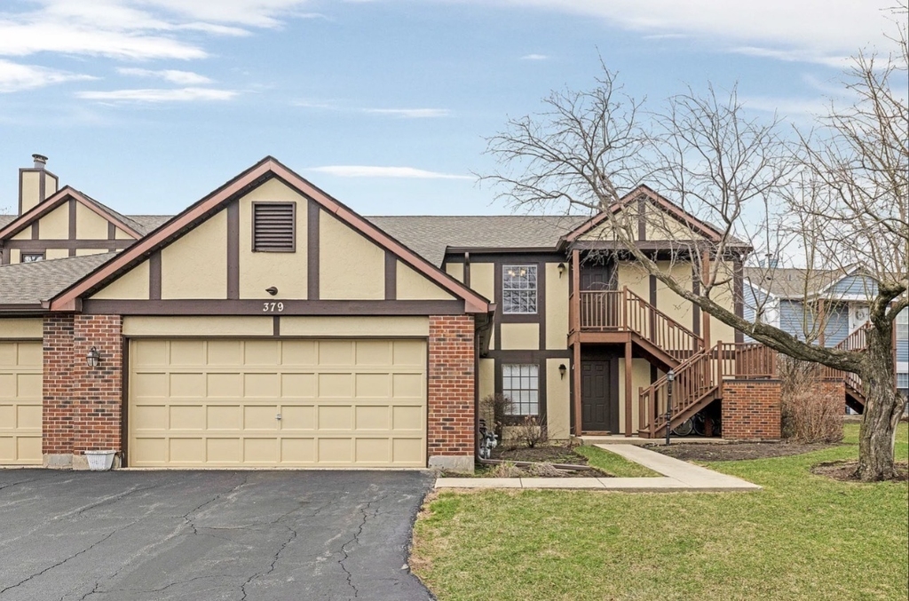 379 Sandhurst Circle - Photo 0
