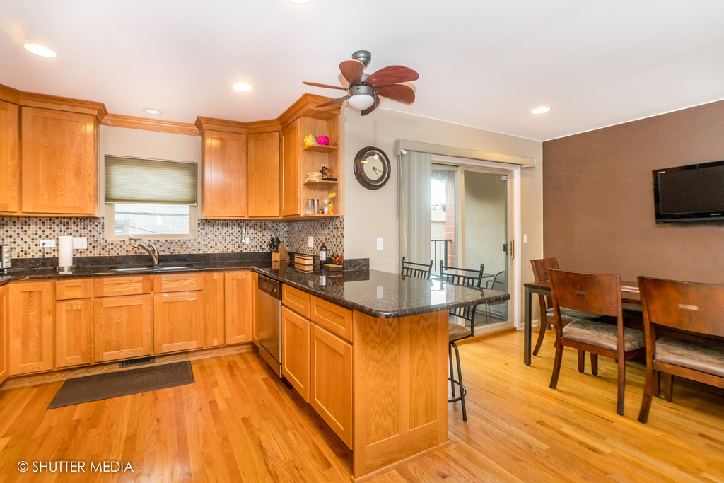 4251 W Montrose Avenue - Photo 4