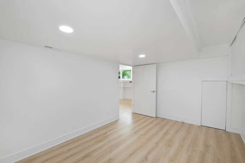 2735 N Mozart Street - Photo 9