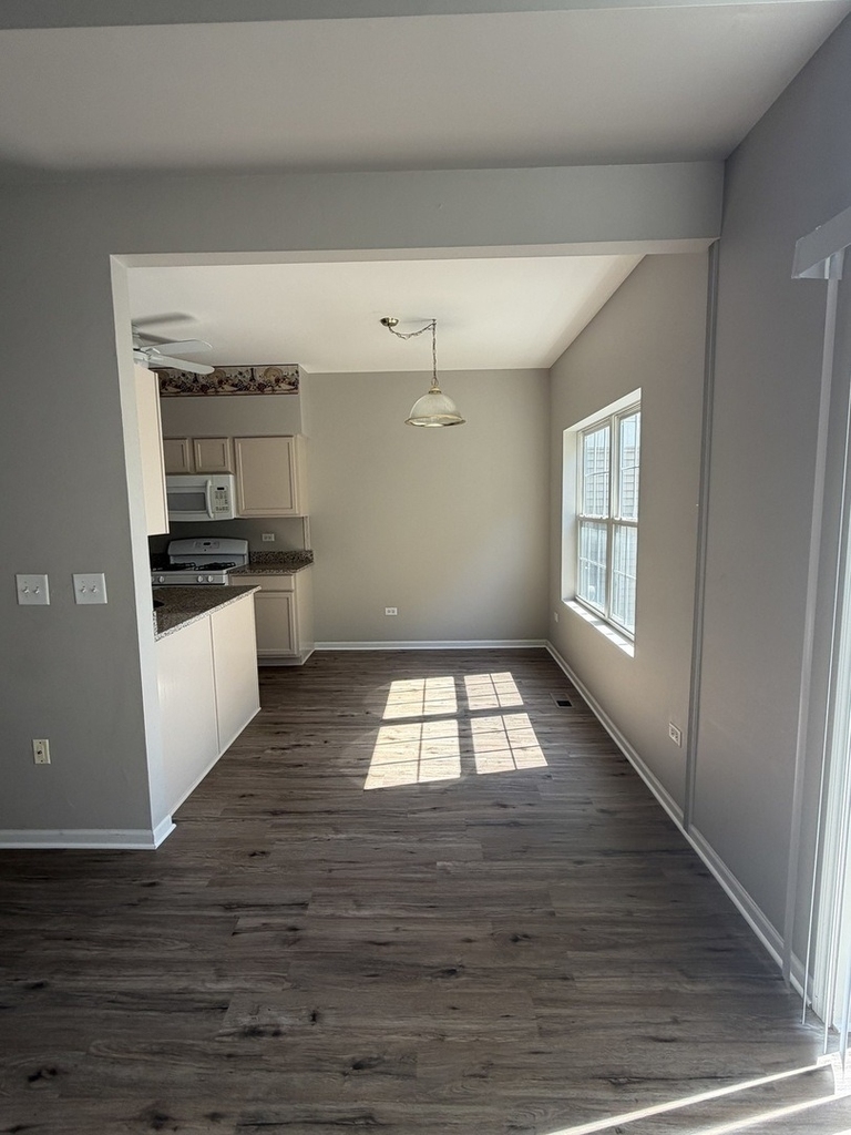 2503 Oak Tree Lane - Photo 2