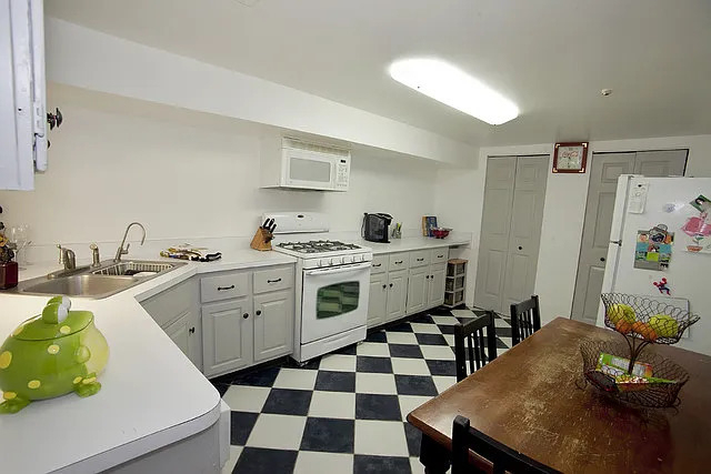 2s727 Williamsburg Court - Photo 1