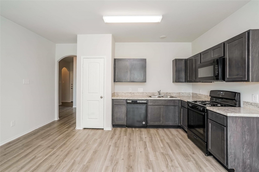 4915 Sweet Chestnut Lane - Photo 6