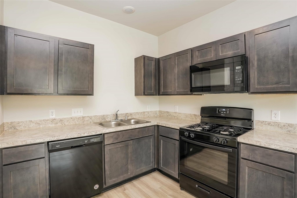 4915 Sweet Chestnut Lane - Photo 3