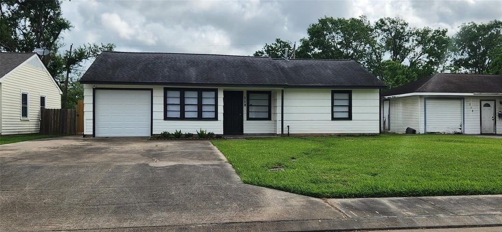 113 Laurel Street - Photo 0