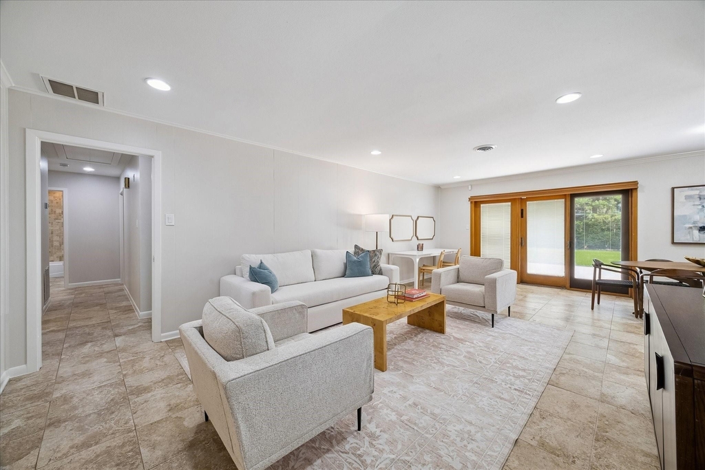 9777 Larston Street - Photo 3