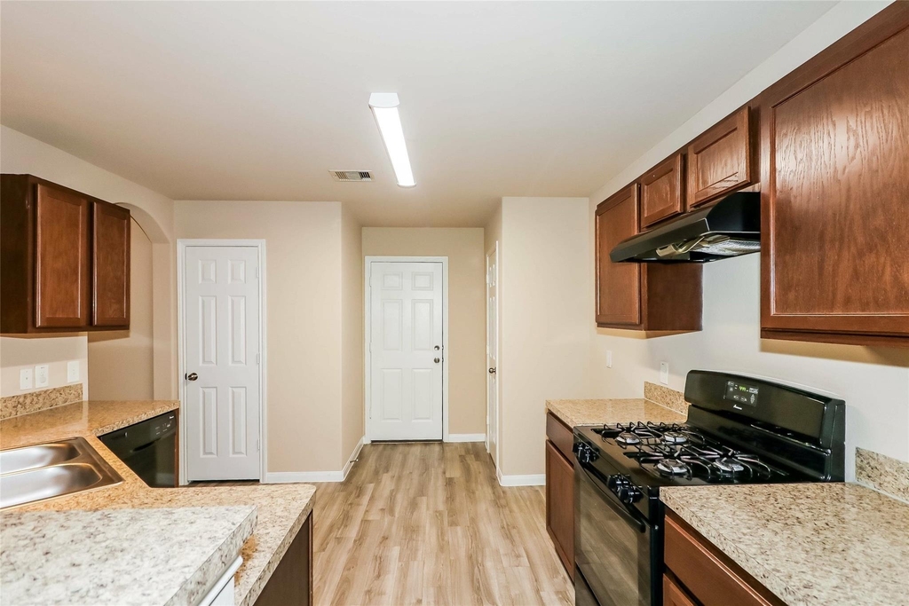 18926 Brescia Lane - Photo 2