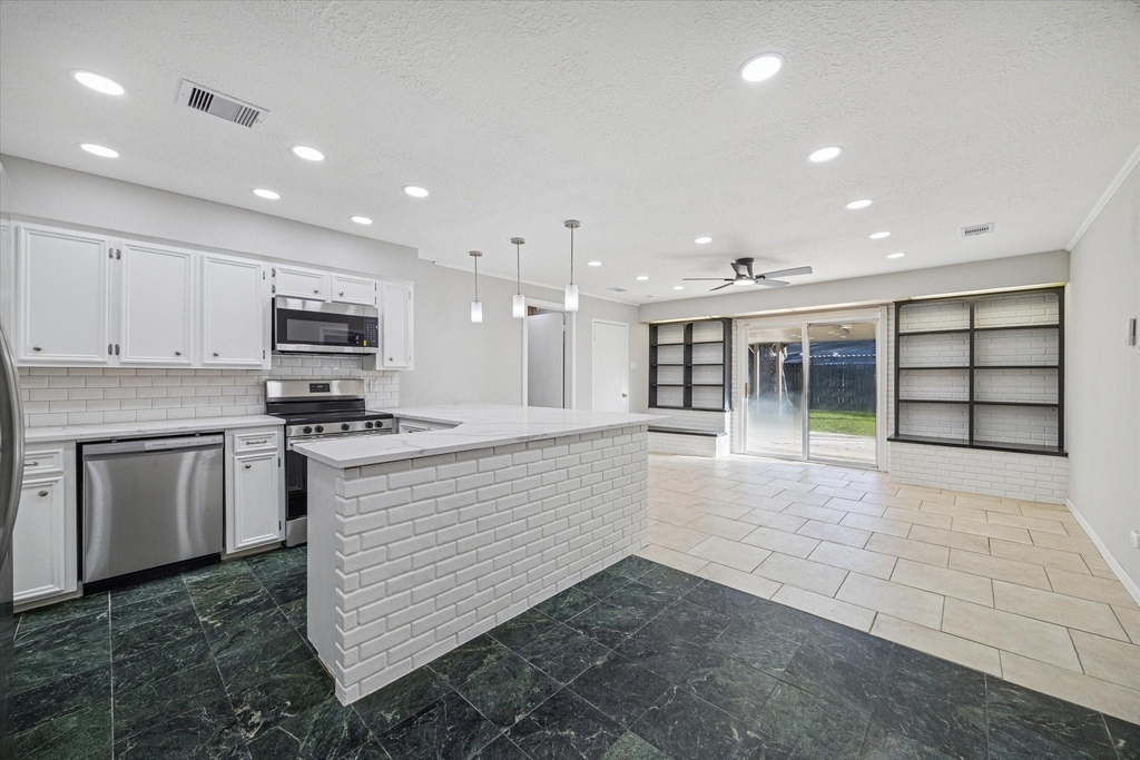 1703 Raintree Street - Photo 5