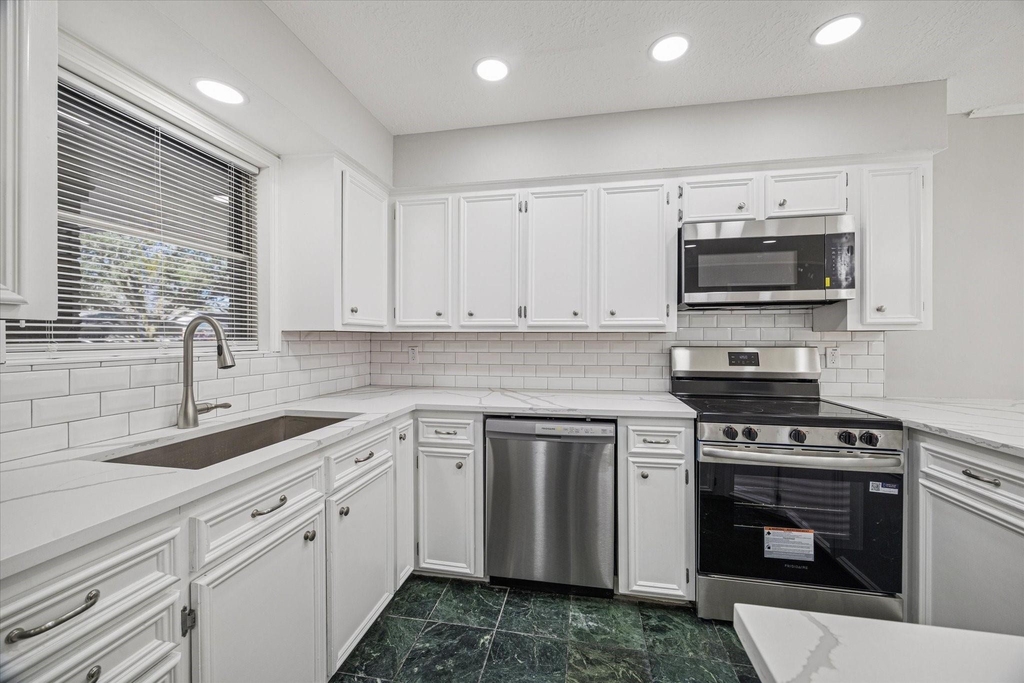 1703 Raintree Street - Photo 6