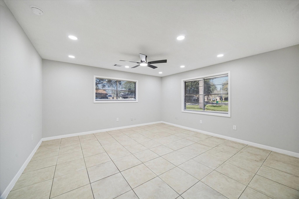 1703 Raintree Street - Photo 2