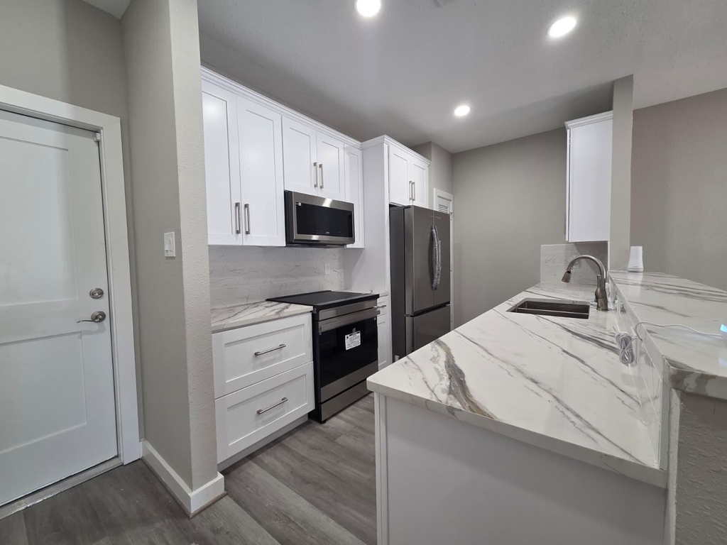 6000 Reims Road - Photo 6